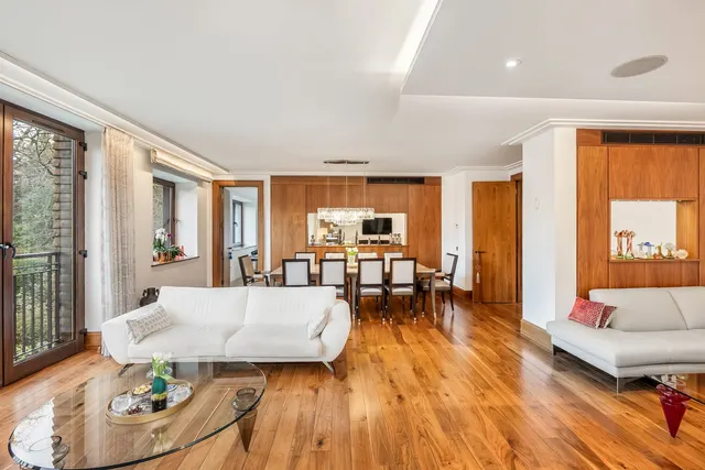 Photo 3 — 49 The Bishops Avenue, N2