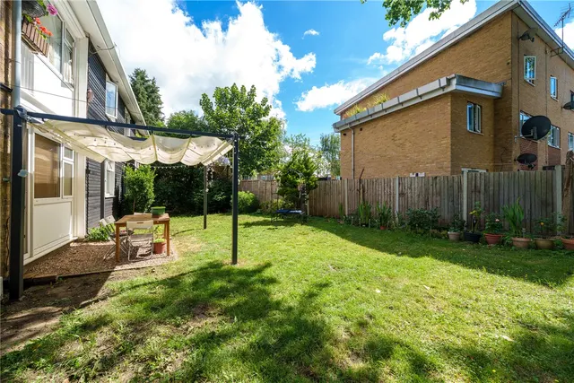 1 bedroom flat — St. Thomas Road, London, W4