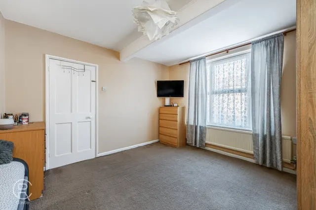 Photo 2 — Harp Road, Hanwell, London, W7 1JF