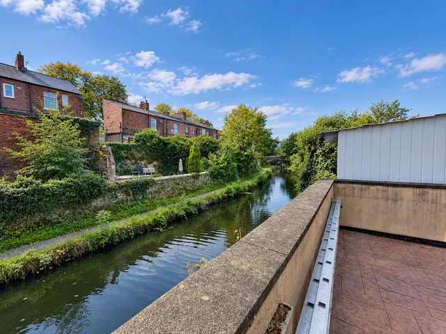 Manor Road, Woodley, SK6, photo 2