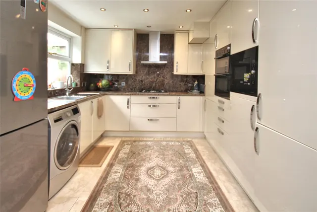 Honeypots Road, Mayford, GU22, photo 2