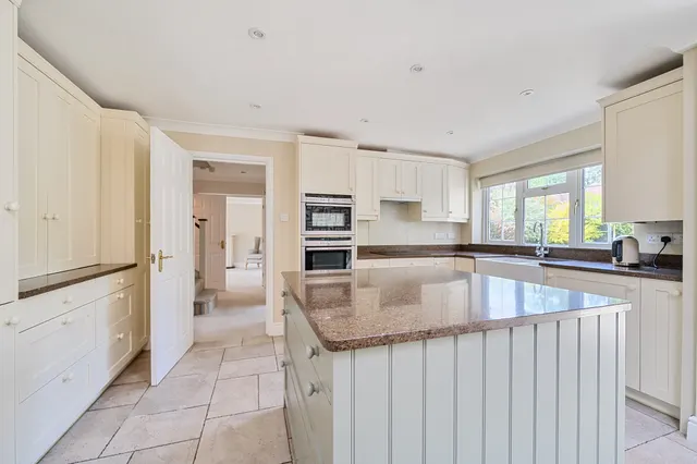 Photo 3 — Mandeville Road, Prestwood, HP16