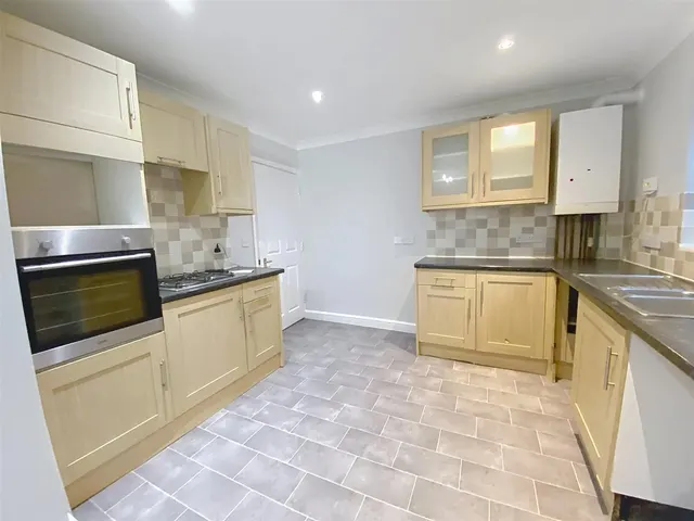 Photo 2 — Lovage Way, Waterlooville