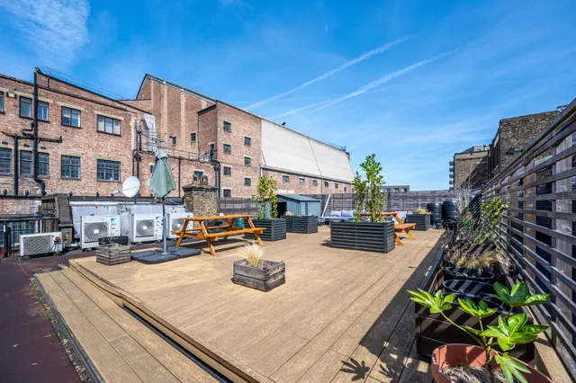 Photo 2 — Flat 2, 400-402 Brixton Road, London