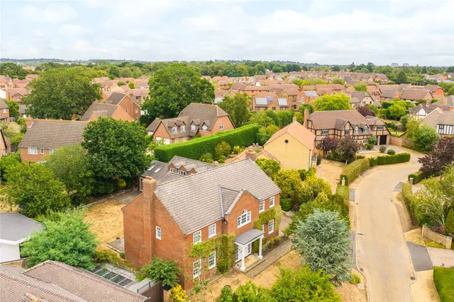 Hampden Court, Biddenham, MK40, photo 1