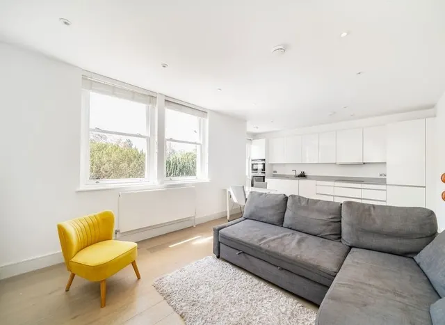 Photo 2 — North Common Road, Ealing, W5