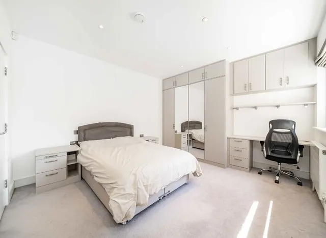 Photo 3 — North Common Road, Ealing, W5