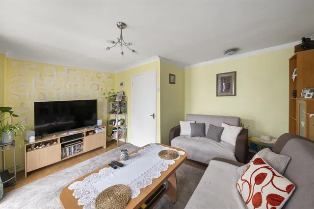 Tollgate Drive, Hayes, photo 3