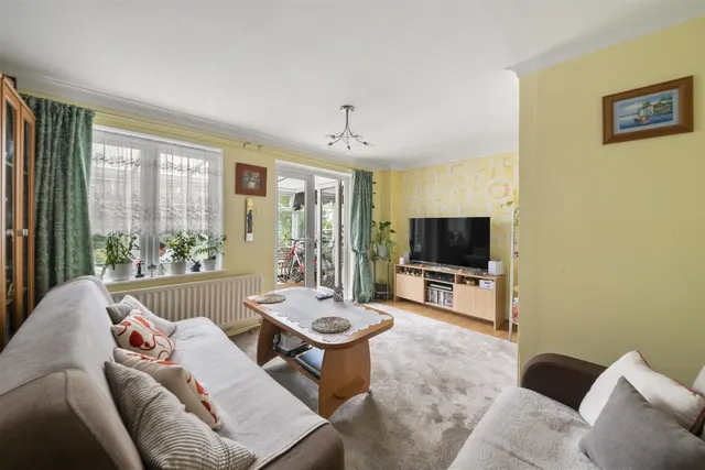 Tollgate Drive, Hayes, photo 2