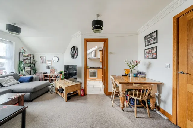 Photo 2 — 25 Kew Court, Richmond Road, Kingston upon Thames