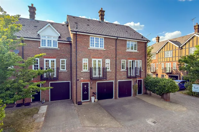 Chime Square, St. Albans, Hertfordshire, AL3 5JZ, photo 1