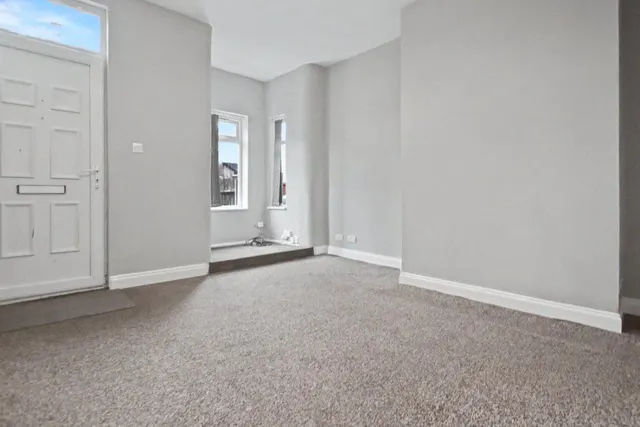 Roseneath Place, Leeds, LS12, photo 2