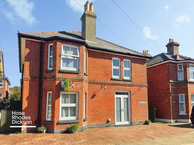 Newcomen Road, Sandown, PO36, photo 1