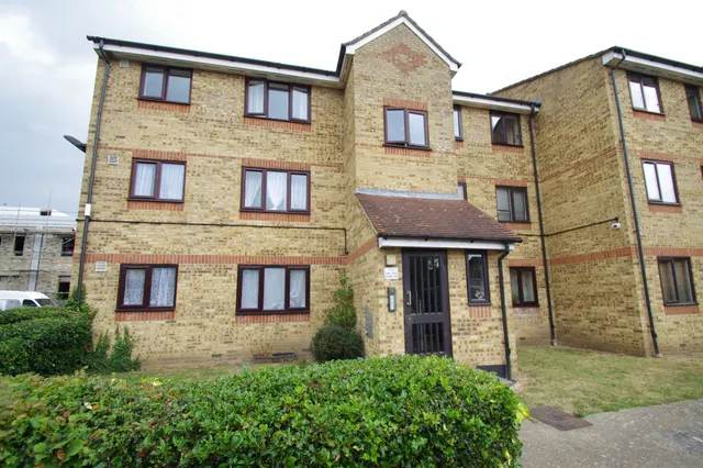 2 Thanet House, Explorer Drive, Watford, photo 1