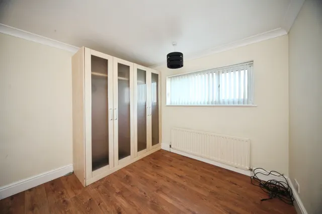 Photo 3 — Capron Road, Luton