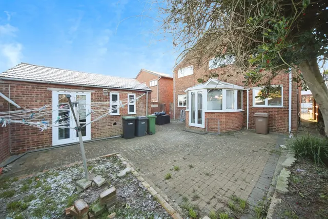 Photo 2 — Capron Road, Luton