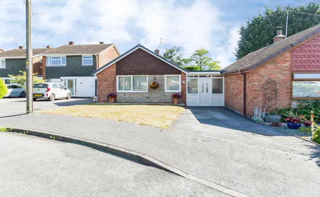 Tudor Close, Stone, ST15, photo 1