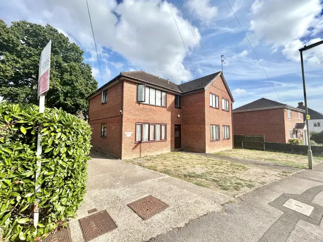 Photo 2 — Sedgwick Road, Bishopstoke, Eastleigh