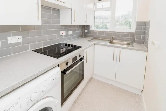 Photo 3 — Sedgwick Road, Bishopstoke, Eastleigh