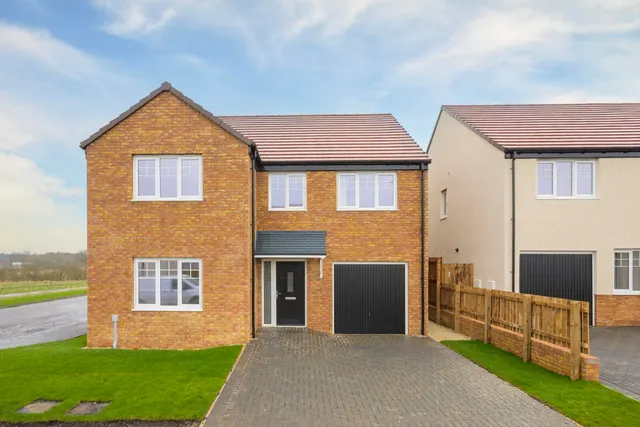 Daffodil Drive, Robroyston, G33 6PQ, photo 1