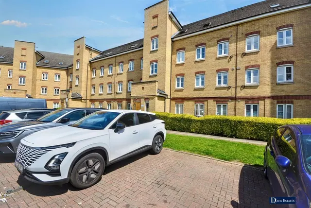 Nyall Court, Gidea Park, Romford, RM2, photo 1