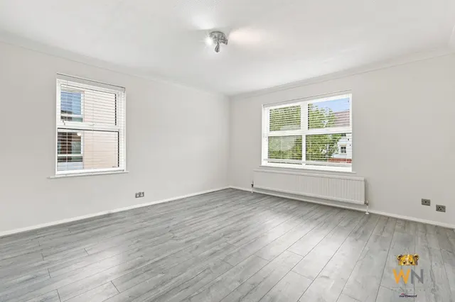 Rayleigh Road, Hutton, CM13, photo 3