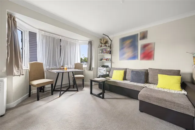 Photo 3 — Kingswood Close, Surbiton, KT6