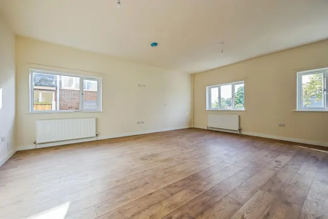 The Crescent, Nottingham, NG5, photo 1