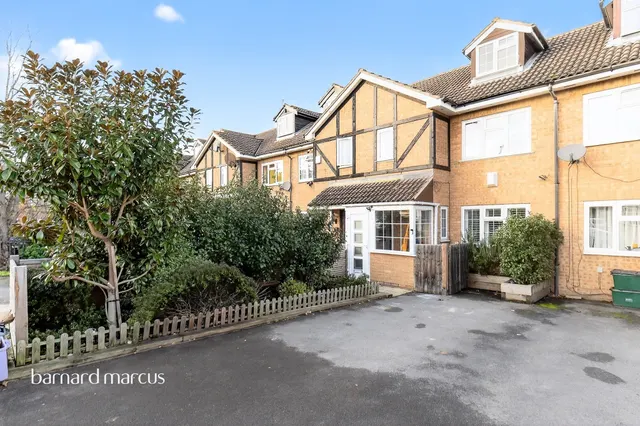 Wilkins Close, Mitcham, photo 1