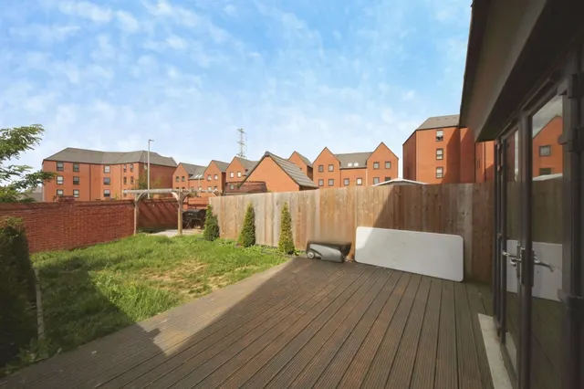 Sallow Field, Houghton Regis, LU5, photo 3