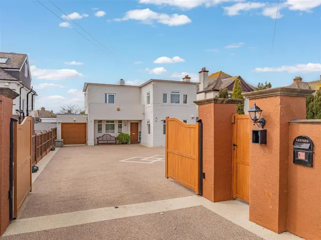Dorchester Road, Weymouth, DT3 5AT, photo 1