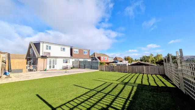 Chester Close, Heolgerrig, photo 2
