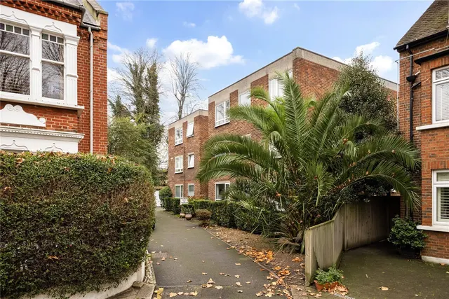 Salisbury Court, Thornton Avenue, Chiswick, W4, photo 1