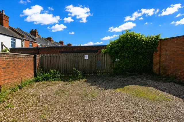 Photo 2 — Wilbert Lane, Beverley