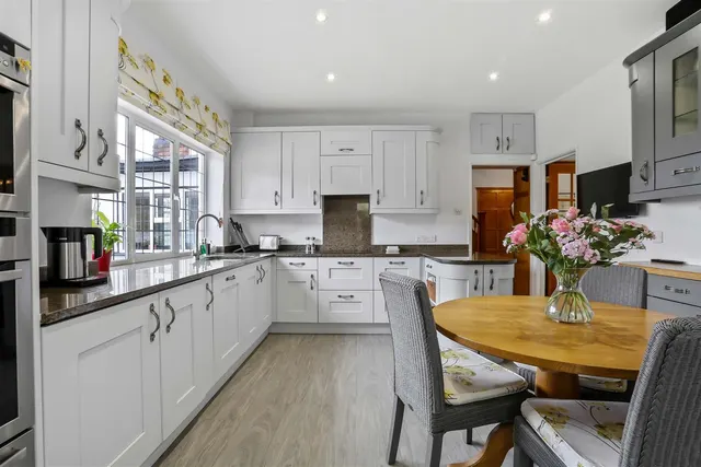 Photo 3 — The Warren, Carshalton Beeches, Carshalton, SM5 4EH