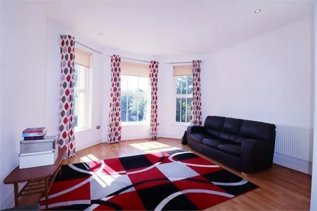 Photo 2 — Sloane Court, 28 The Grove