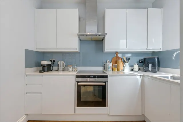 Brodrick Road, London, SW17, photo 2