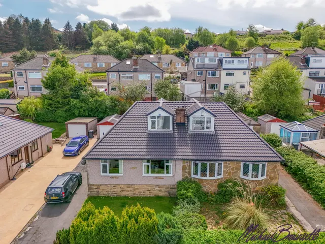 Photo 2 — Gregory Crescent, Bradford, BD7 4PG