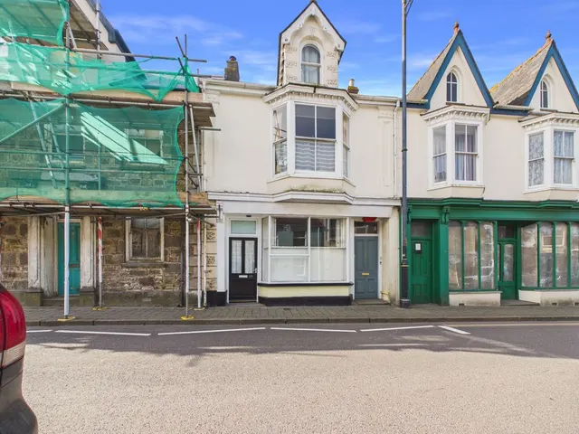 Trelowarren Street, Camborne, photo 1