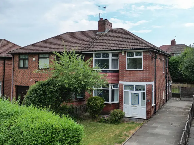Oldham Road, Rochdale OL16 4PA, photo 1