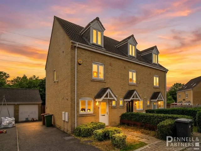 Boleyn Avenue, Peterborough, photo 1