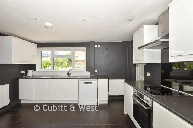 Blackwell Farm Road, East Grinstead, RH19, photo 2