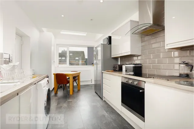 Redwood Road, Uppermill, OL3, photo 2