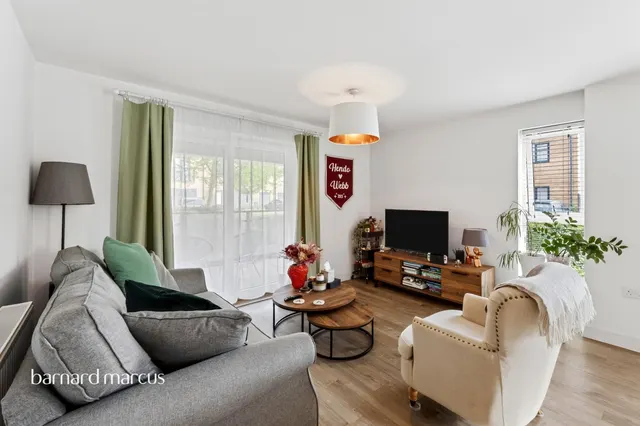 Photo 2 — Tala Close, Surbiton