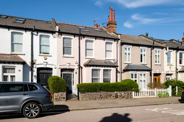 Coldfall Avenue, London, N10, photo 1