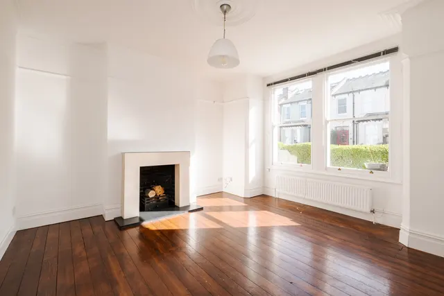 Photo 2 — Coldfall Avenue, London, N10