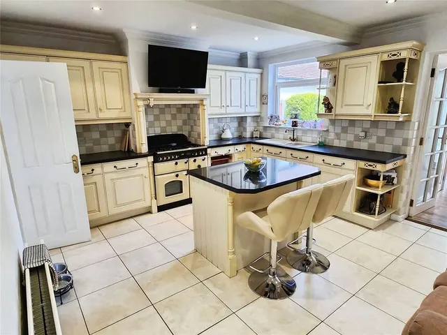 Higham Lane, Nuneaton, CV11, photo 3