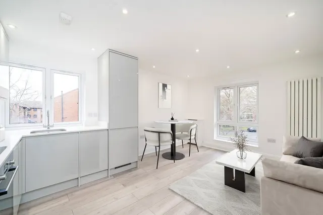 Claremont Grove, W4, photo 2