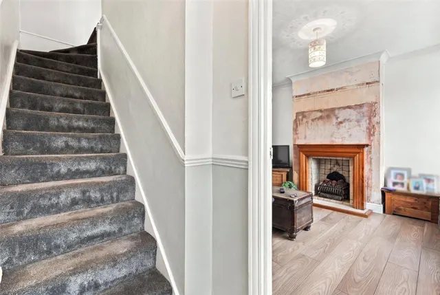 Chatsworth Drive, Enfield, photo 3