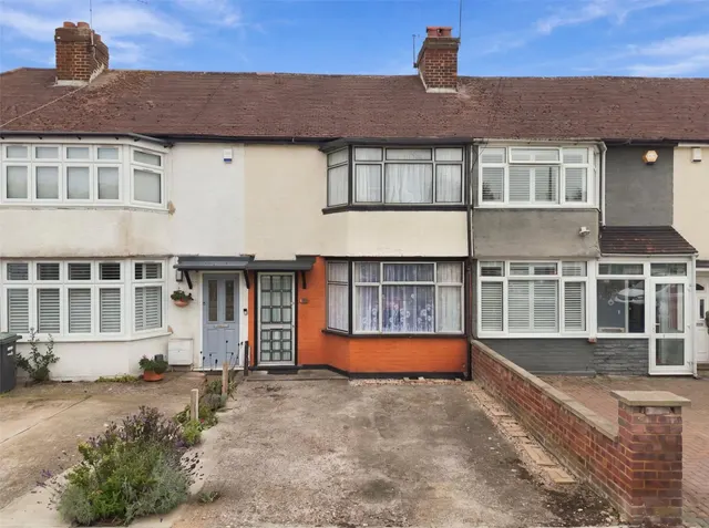 Chatsworth Drive, Enfield, photo 1